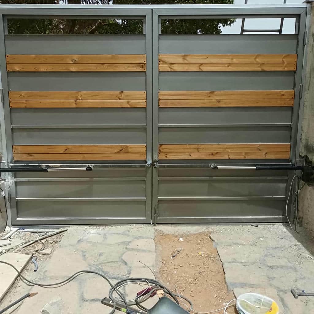 خدمات درب اتوماتیک ریلی حیاط برای ورودی ساختمان در شیراز