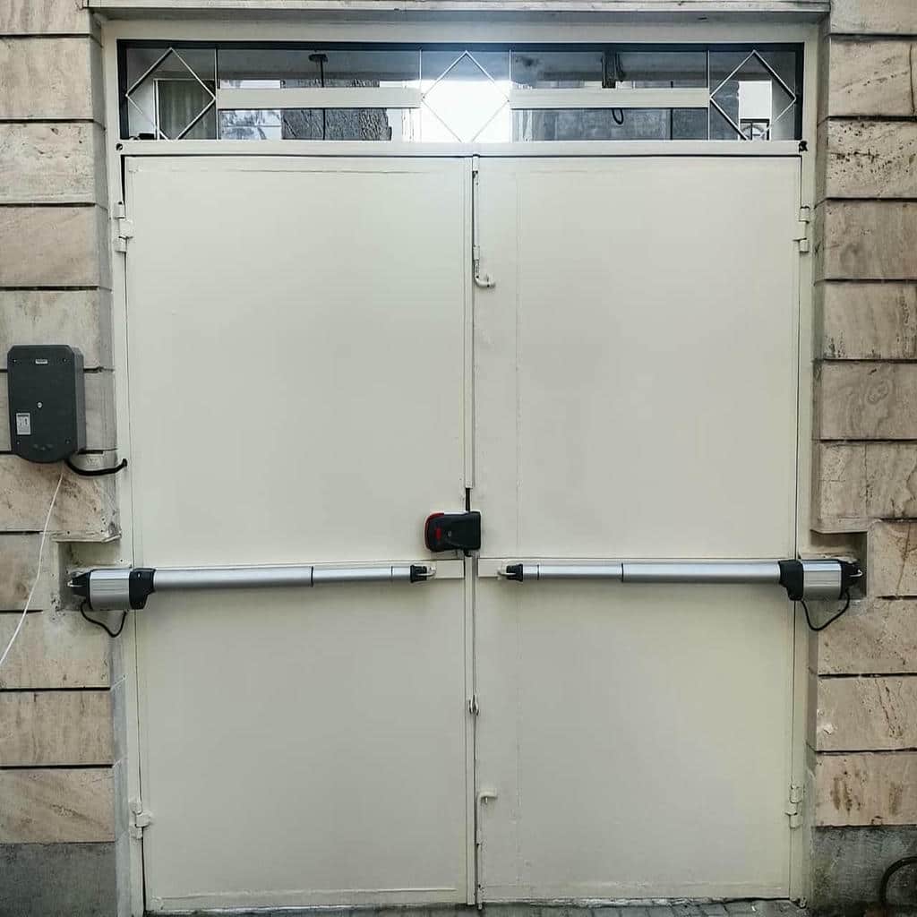 تعمیر درب برقی پارکینگ ریلی و بررسی گیربکس در شیراز