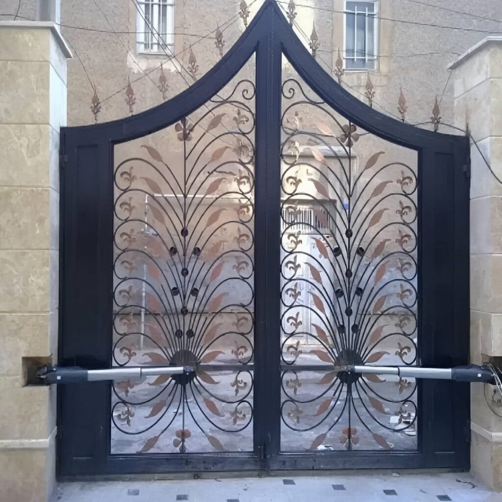 خدمات درب پارکینگ جک‌دار بازویی برای پارکینگ مسکونی در شیراز
