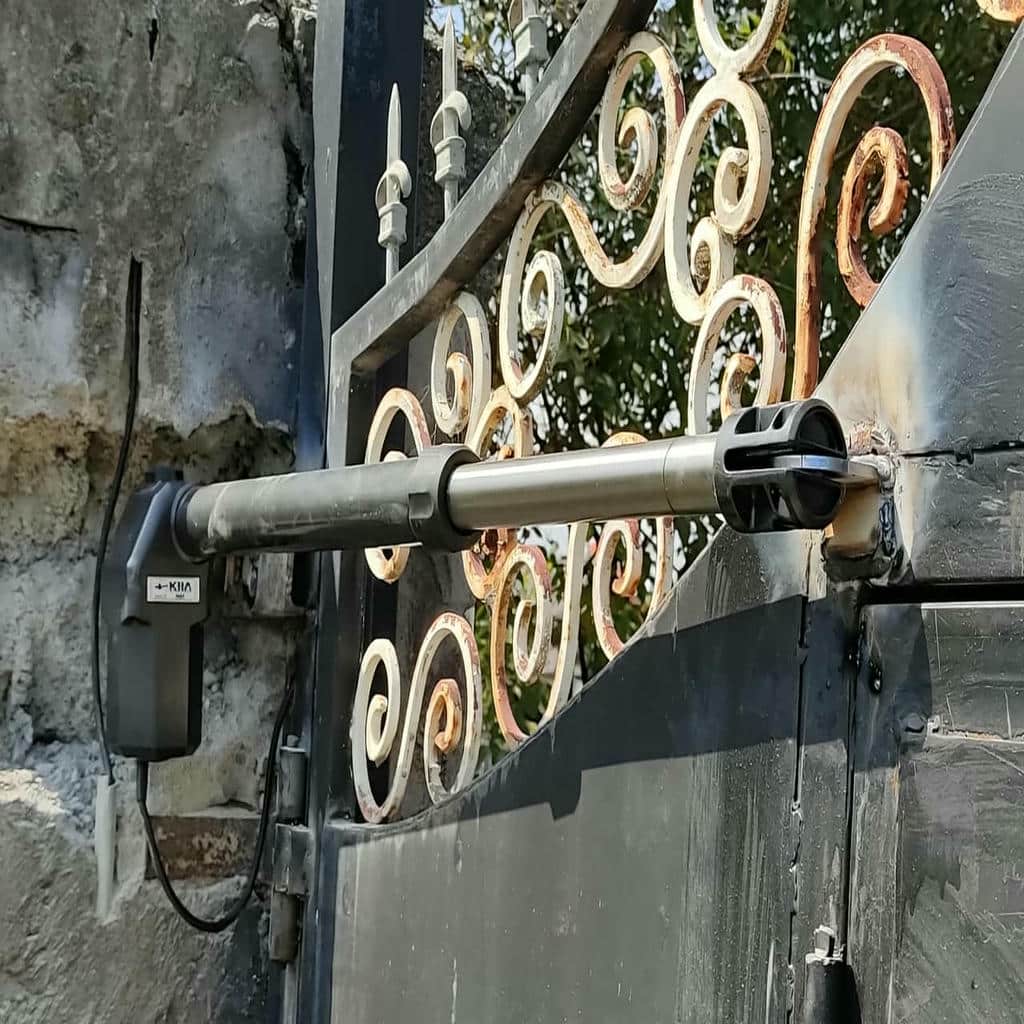سفارش ریموت درب پارکینگ کد لرنینگ با تعداد دکمه مناسب در شیراز