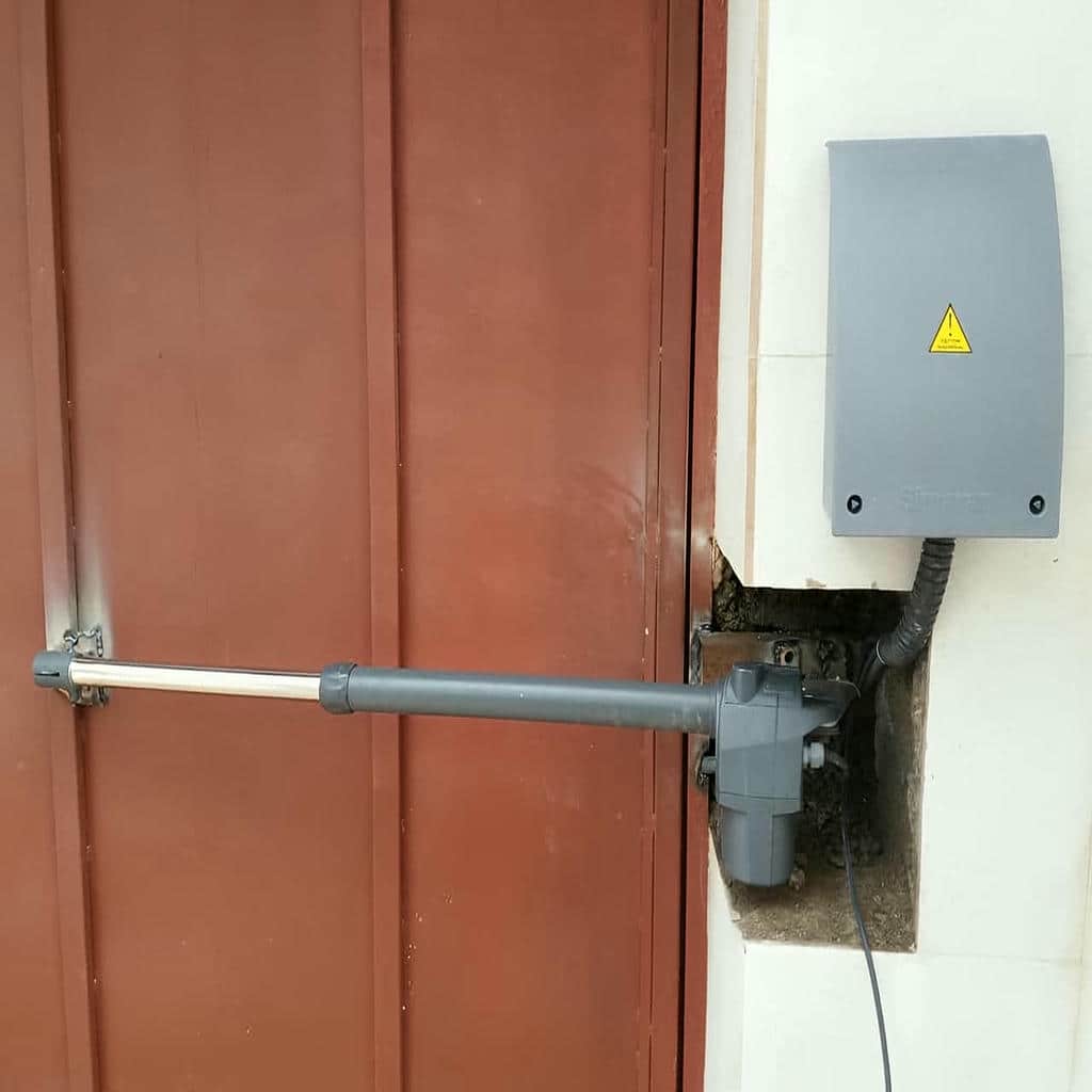 نصب موتور درب پارکینگ کم صدا با پایه استاندارد در شیراز نصب موتور درب پارکینگ کم صدا با پایه استاندارد در شیراز