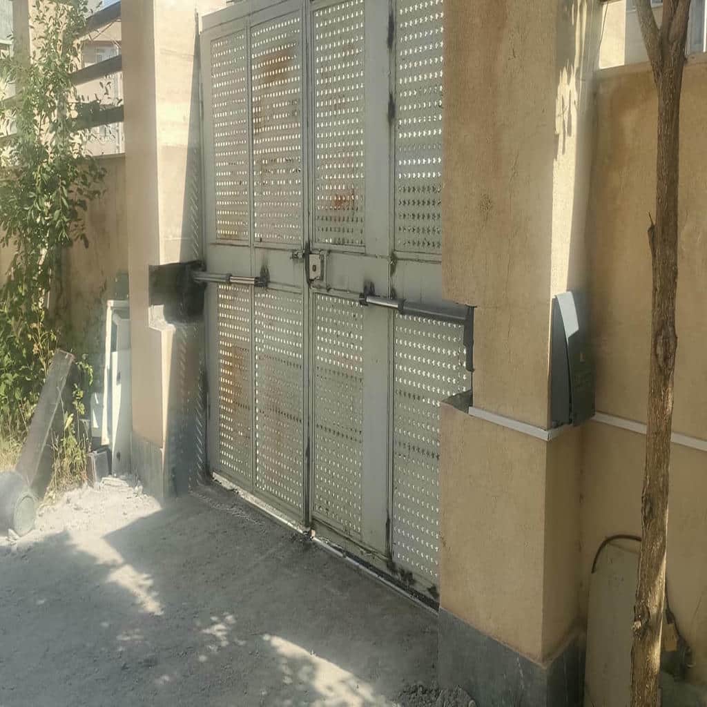جک پارکینگی دو لنگه با موتور متناسب با تردد در شیراز