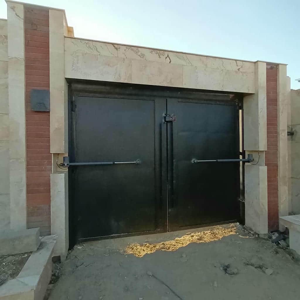 خدمات جک درب حیاط سنگین شاسی دار برای ویلا در شیراز