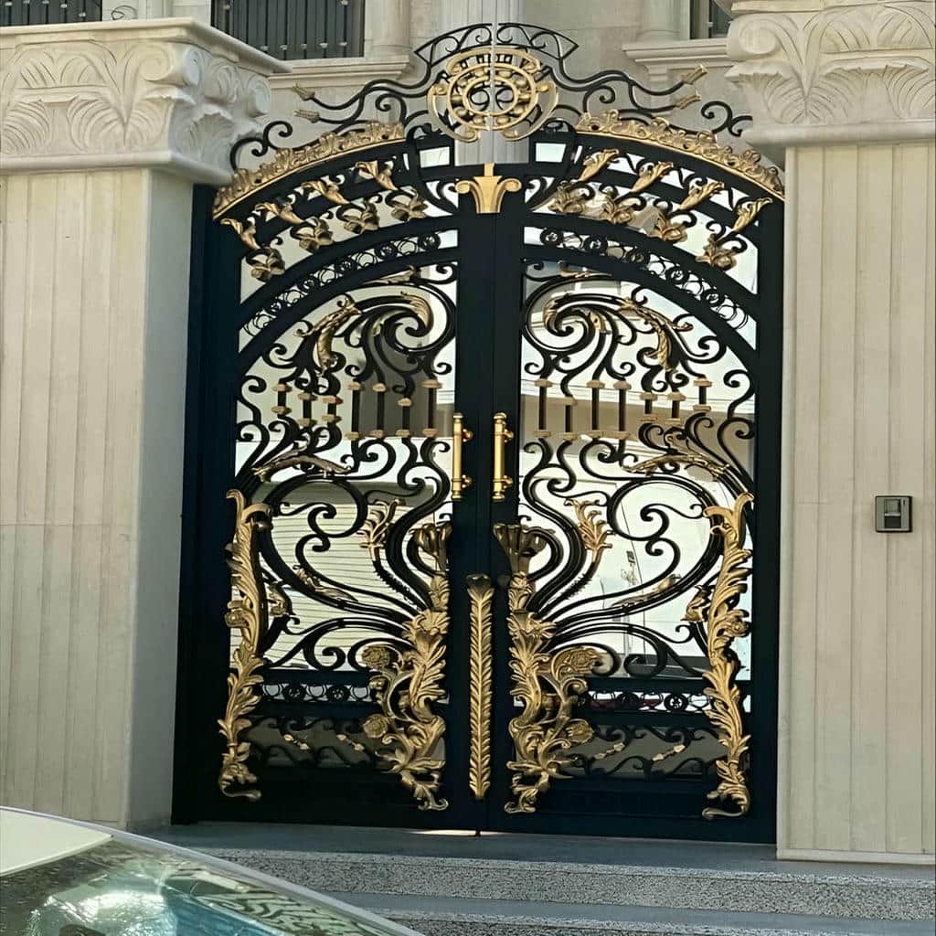 خدمات نصب درب حیاط فلزی دو لنگه در ورودی ساختمان شیراز