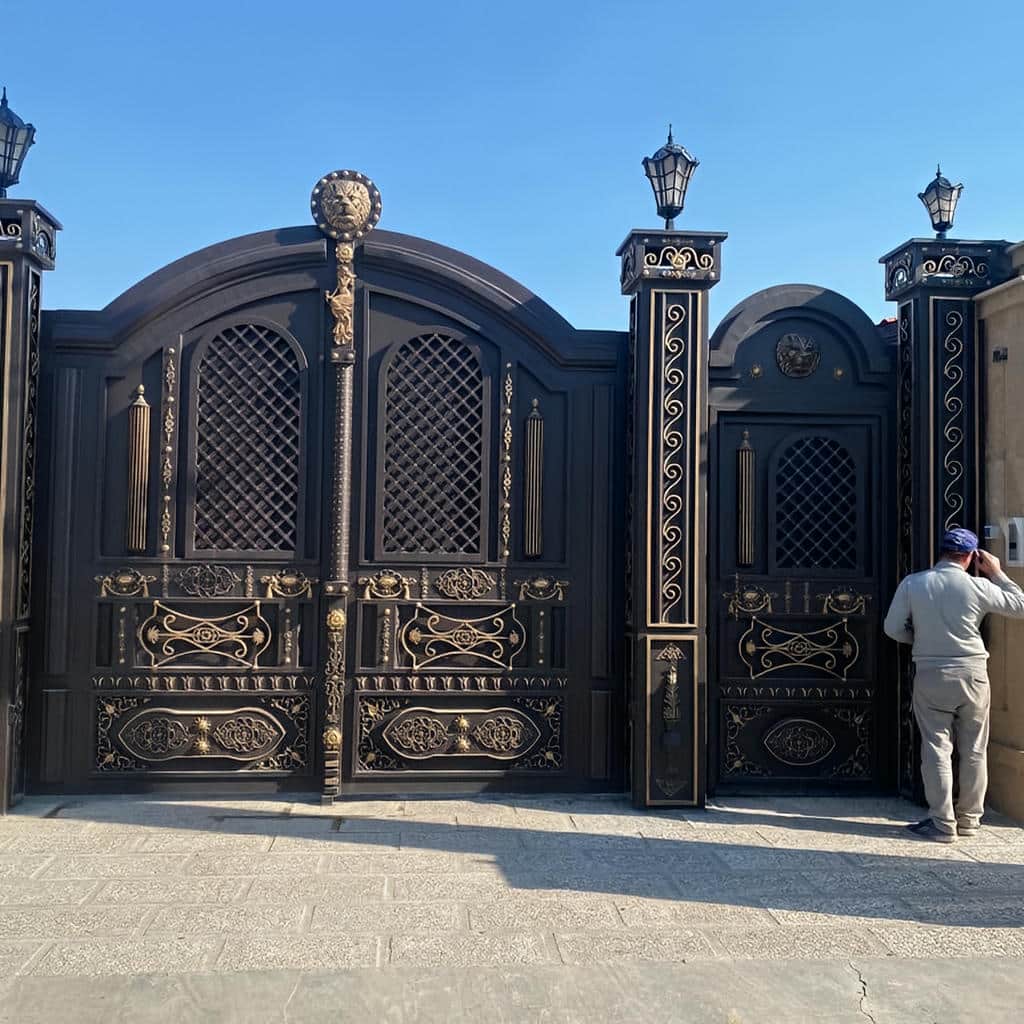 تولید درب پارکینگ حیاط لولایی با طرح مدرن در شیراز