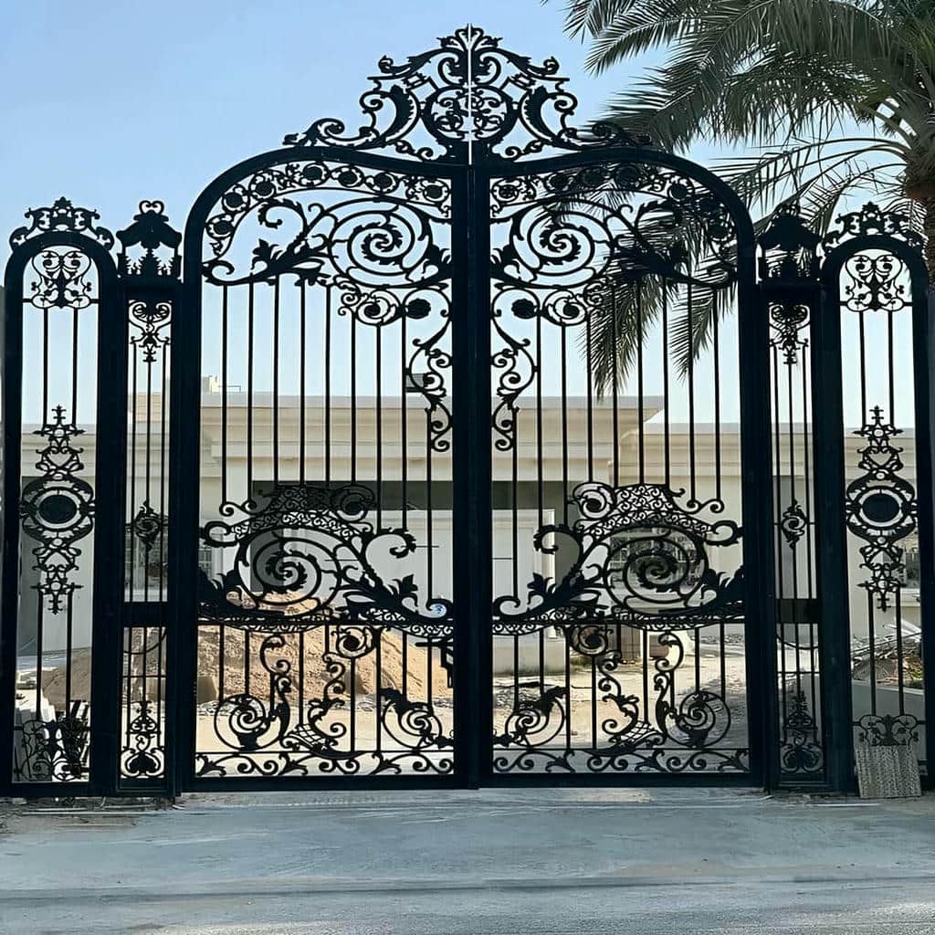 نصب درب ویلایی ریلی برای ورودی خودرو باغ در شیراز