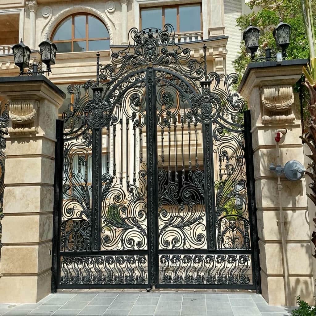 خرید درب پارکینگ برش لیزری طرح هندسی متناسب با نما در شیراز خرید درب پارکینگ برش لیزری طرح هندسی متناسب با نما در شیراز