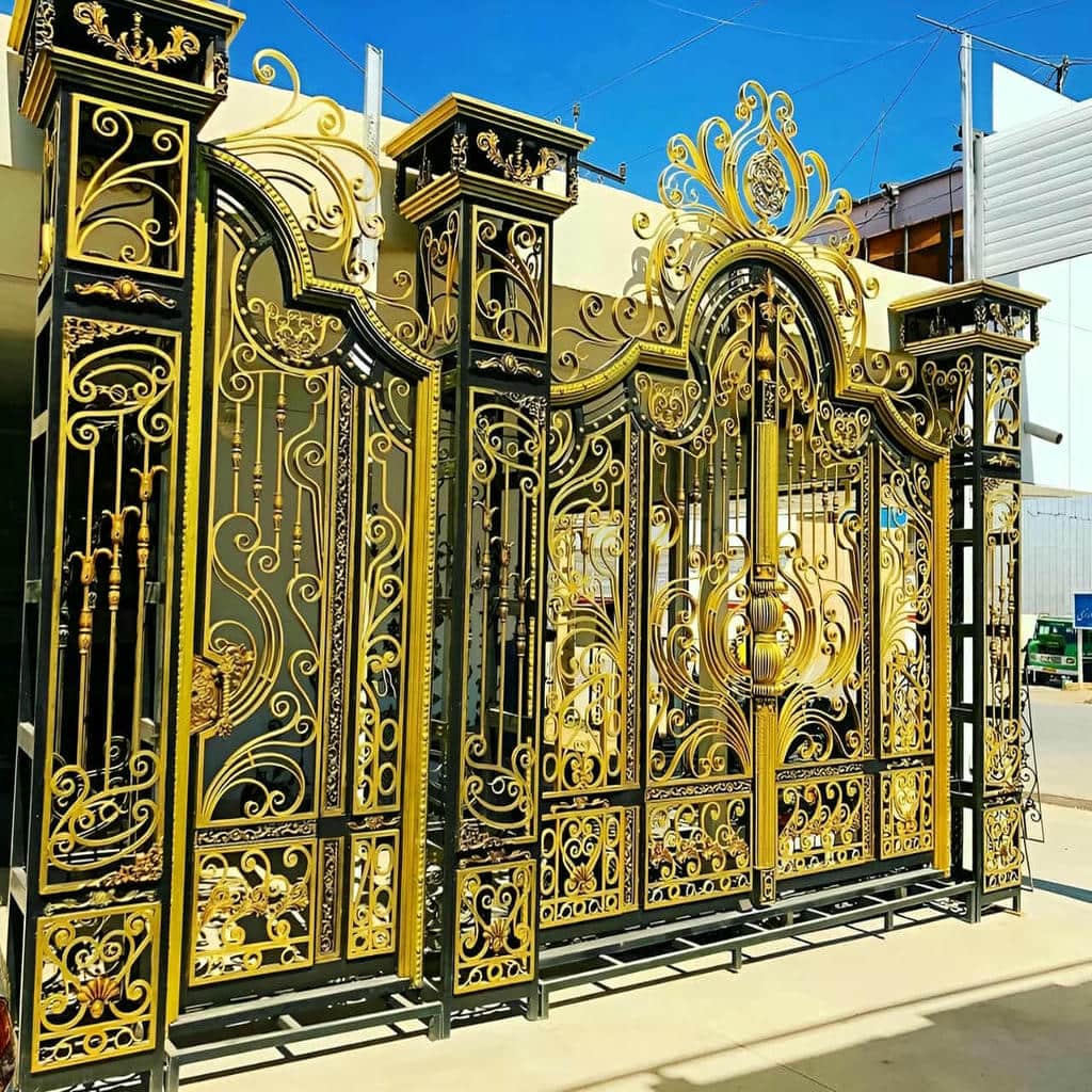 خرید درب حیاط برش لیزری هندسی متناسب با نمای ساختمان در شیراز