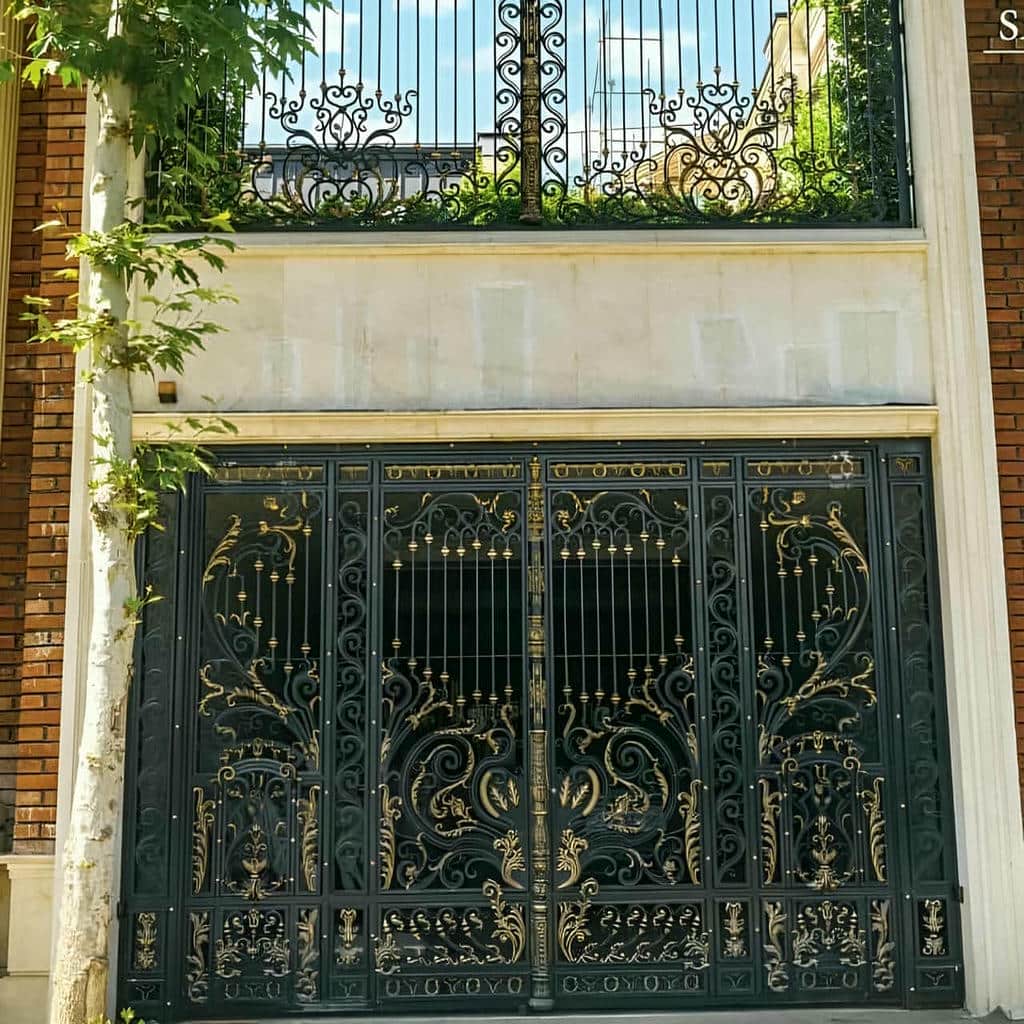 مدل درب پارکینگ ویلایی دو لنگه هماهنگ با نمای ویلا در شیراز مدل درب پارکینگ ویلایی دو لنگه هماهنگ با نمای ویلا در شیراز