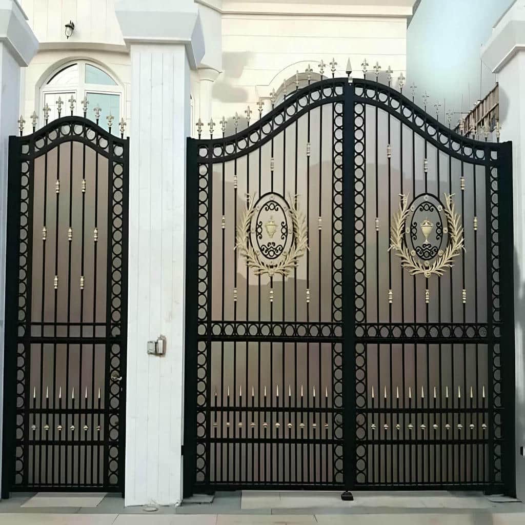 خرید درب پارکینگ شاسی فلزی تقویت شده متناسب با دهانه در شیراز