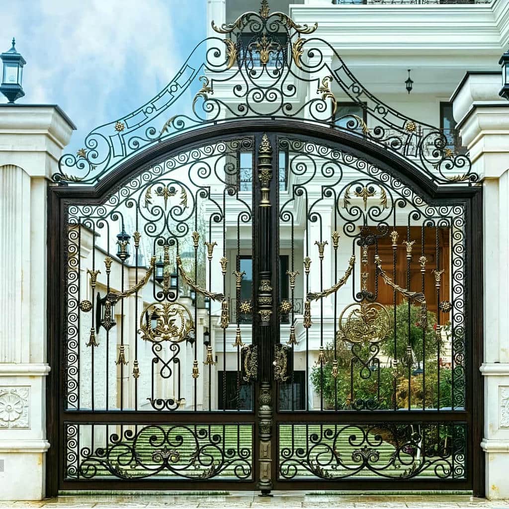 سفارش درب ساختمان فرفورژه گل دار طرح کلاسیک در شیراز