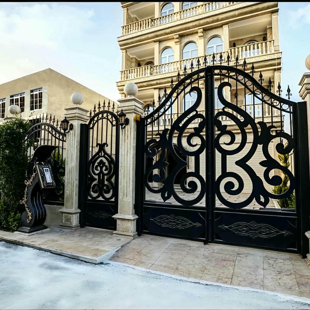 خرید درب پارکینگ لولایی ستون دار متناسب با ورودی در شیراز