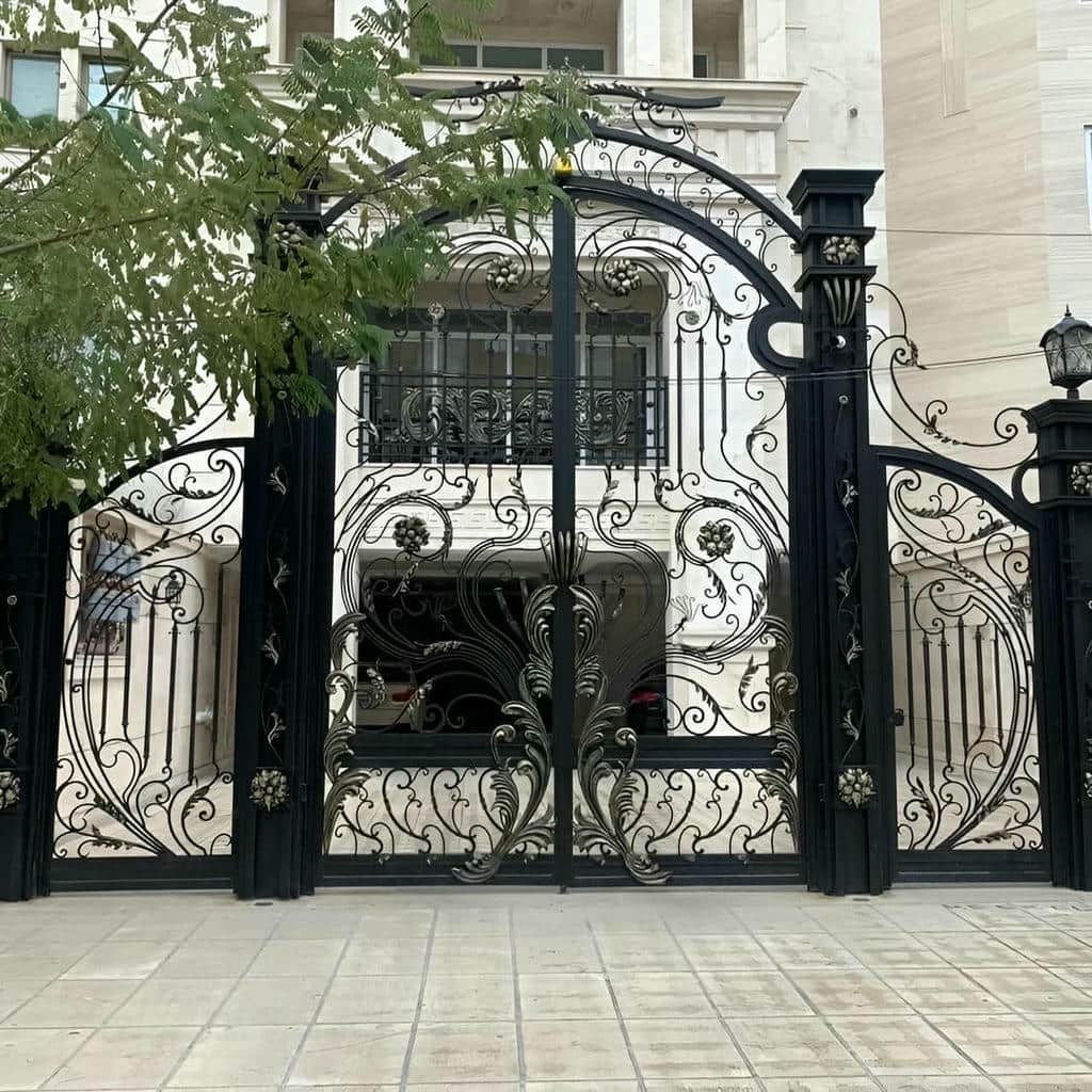 خرید درب پارکینگ دو لنگه عریض با بازشوی مناسب در شیراز