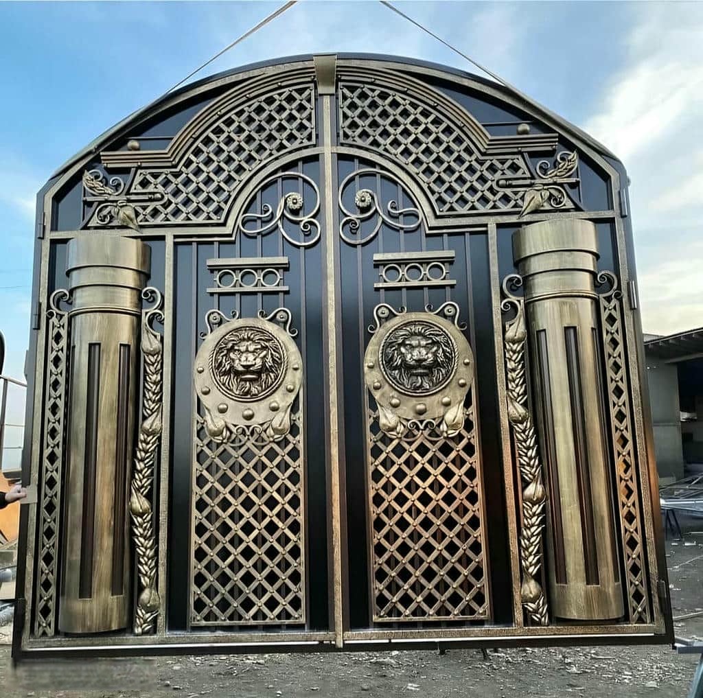نصب درب ویلایی فرفورژه دو لنگه نمای رومی در شیراز