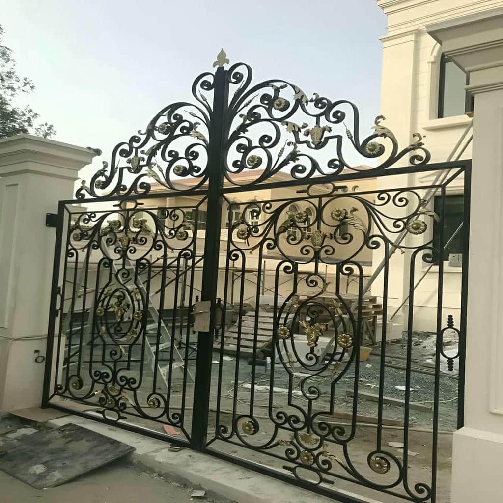 قیمت درب حیاط کتیبه دار بر اساس مشخصات سفارش در شیراز