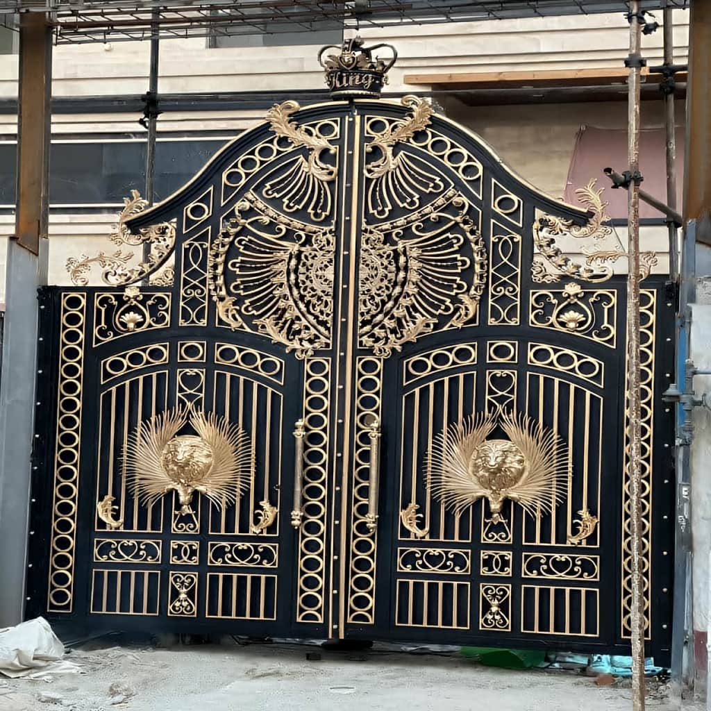 نصب درب پارکینگ عریض ماشین رو با یراق مناسب در شیراز
