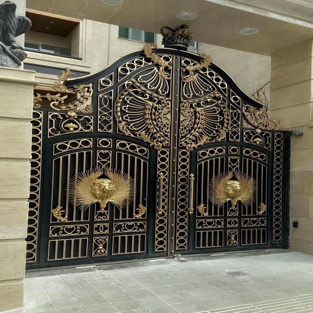 درب فلزی پارکینگ مینیمال خطی با تراکم کنترل شده در شیراز