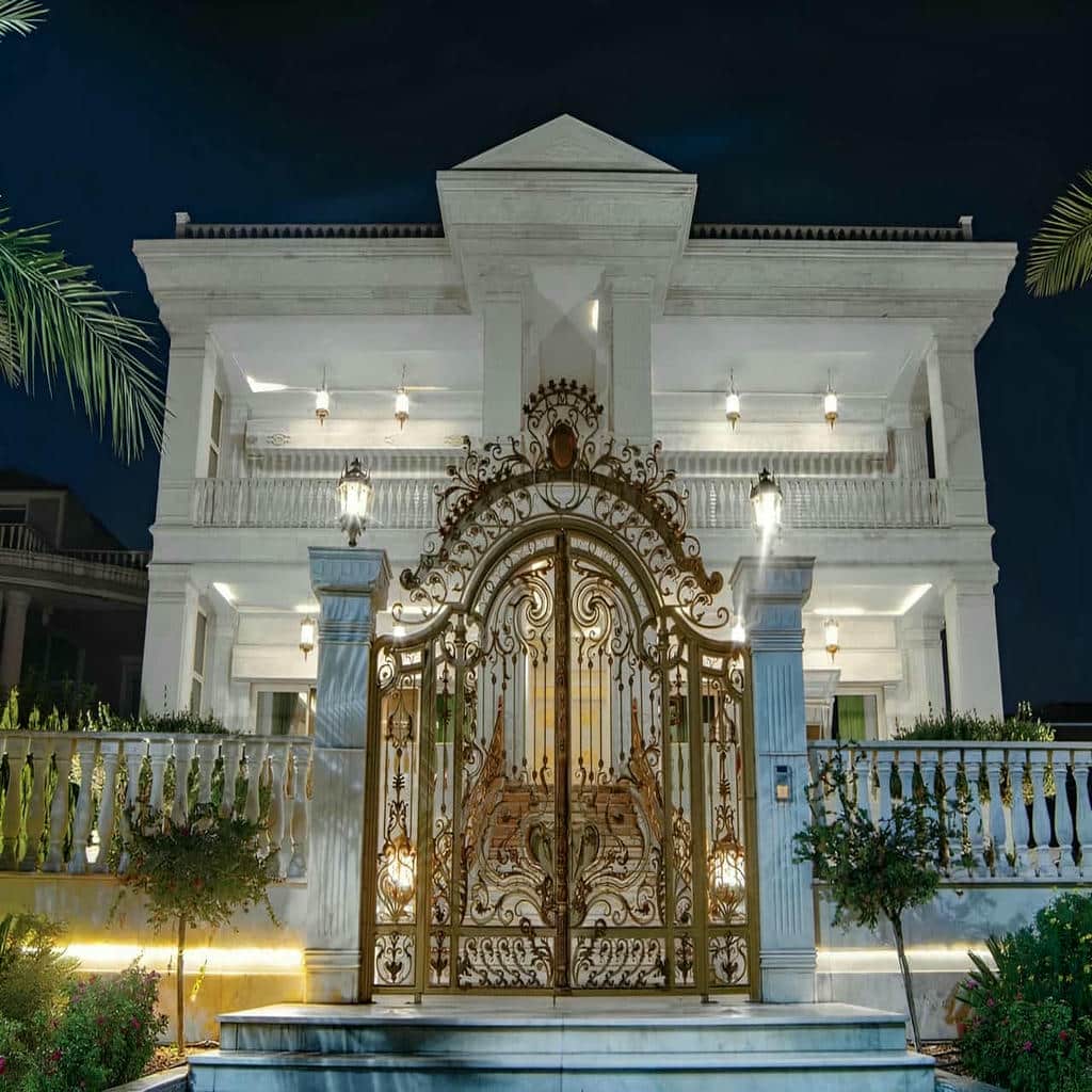 سفارش درب پارکینگ دو لنگه با خطوط افقی در شیراز