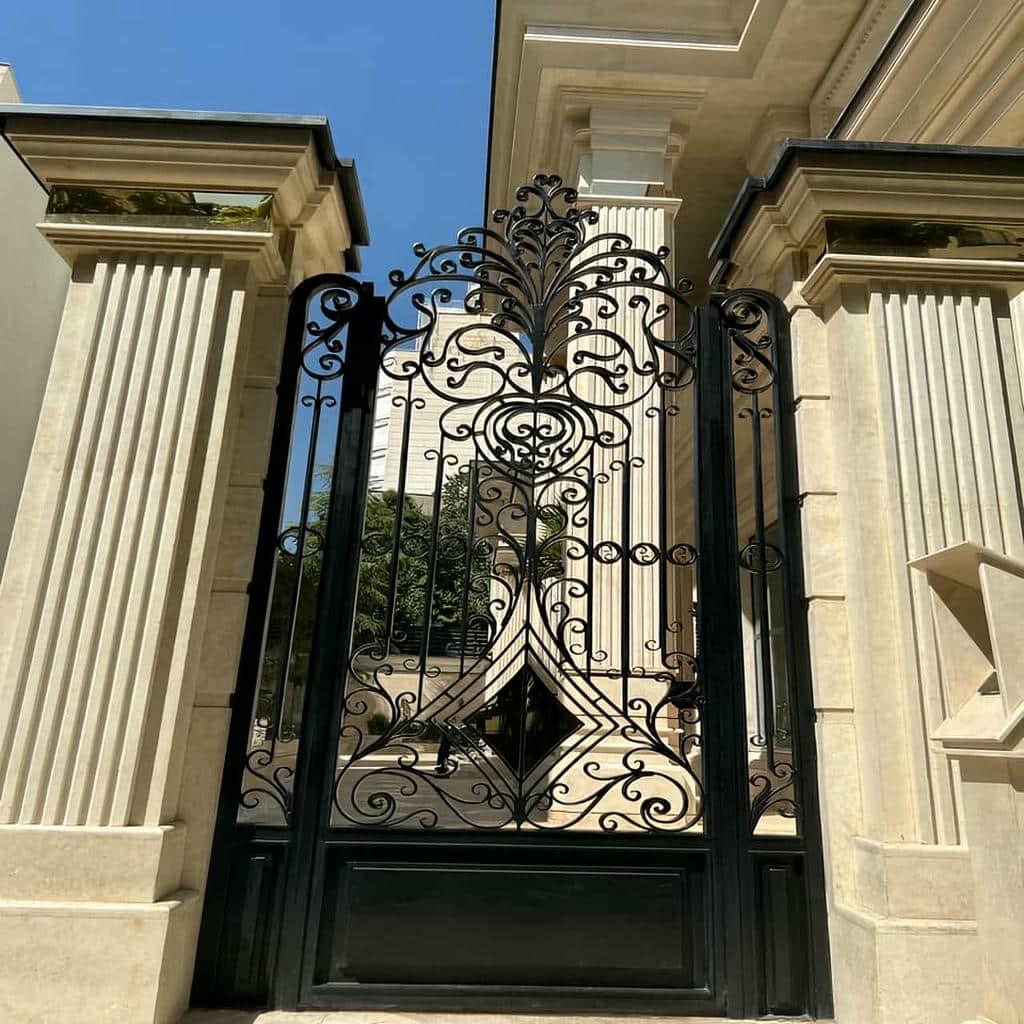 خدمات نصب درب پارکینگ مینیمال خطی و تنظیم یراق در شیراز خدمات نصب درب پارکینگ مینیمال خطی و تنظیم یراق در شیراز