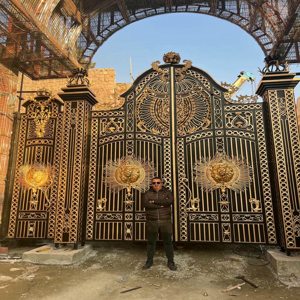 خرید درب حیاط بزرگ پارکینگ متناسب با مسیر خودرو در شیراز خرید درب حیاط بزرگ پارکینگ متناسب با مسیر خودرو در شیراز