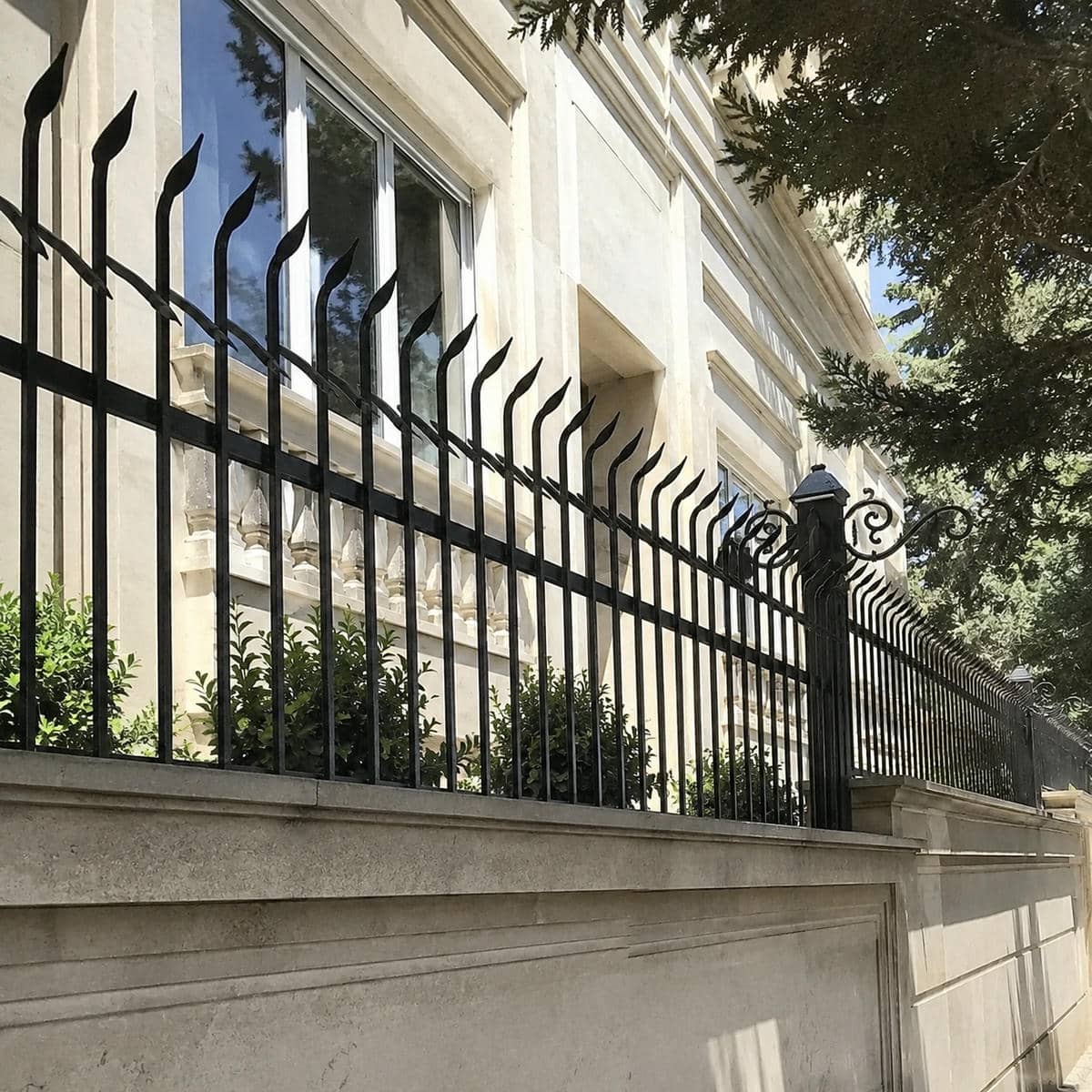 11 مدل حفاظ دیوار کوتاه حیاط در شیراز