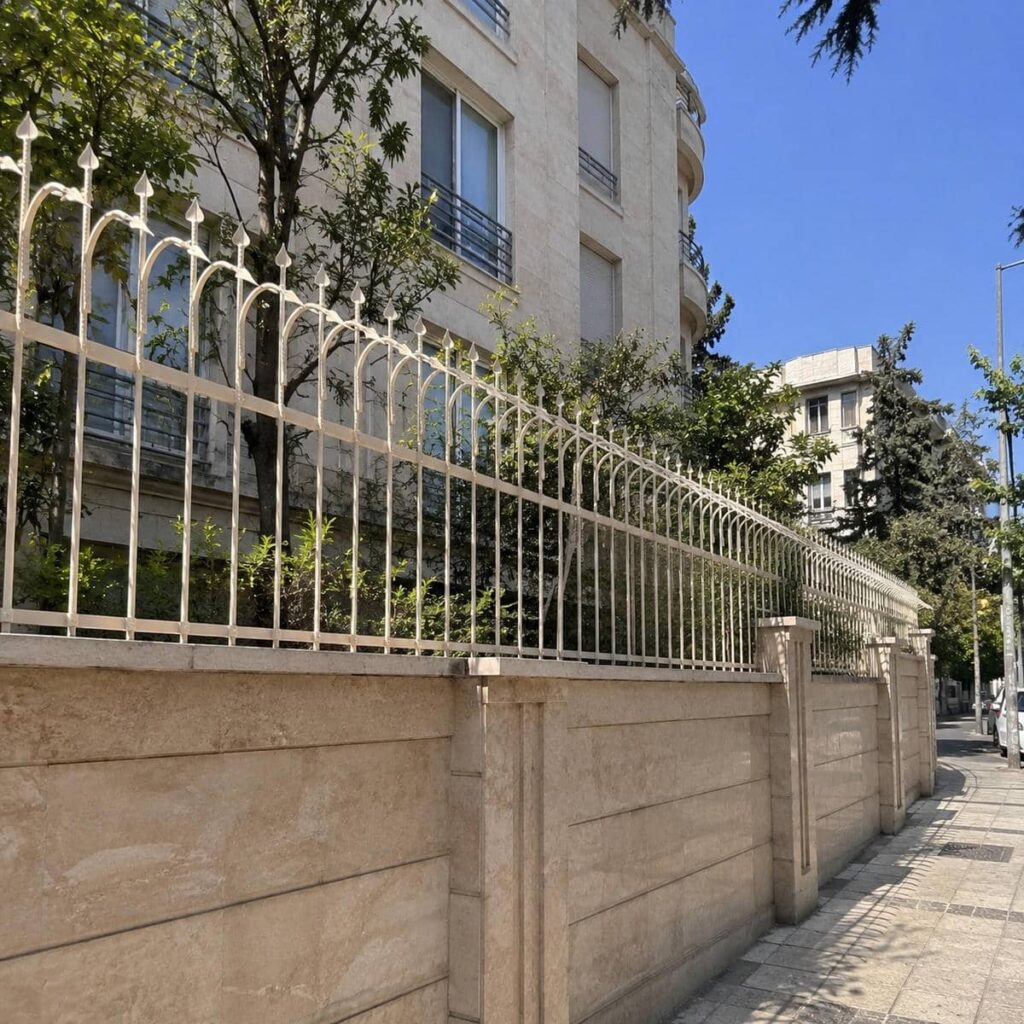 طرح حفاظ ردیفی قاب‌بندی شده برای دیوار در شیراز