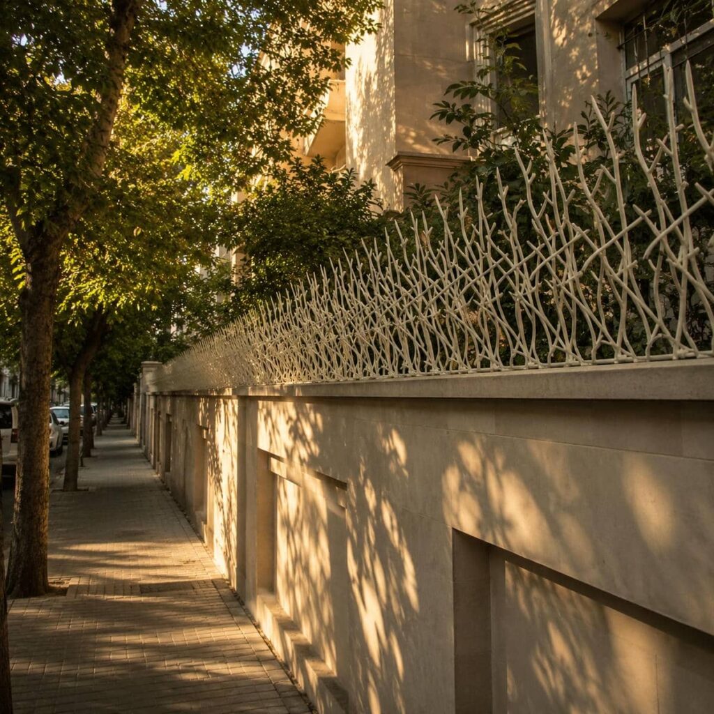 نصب حفاظ روی دیوار ساده با تراز منظم در شیراز