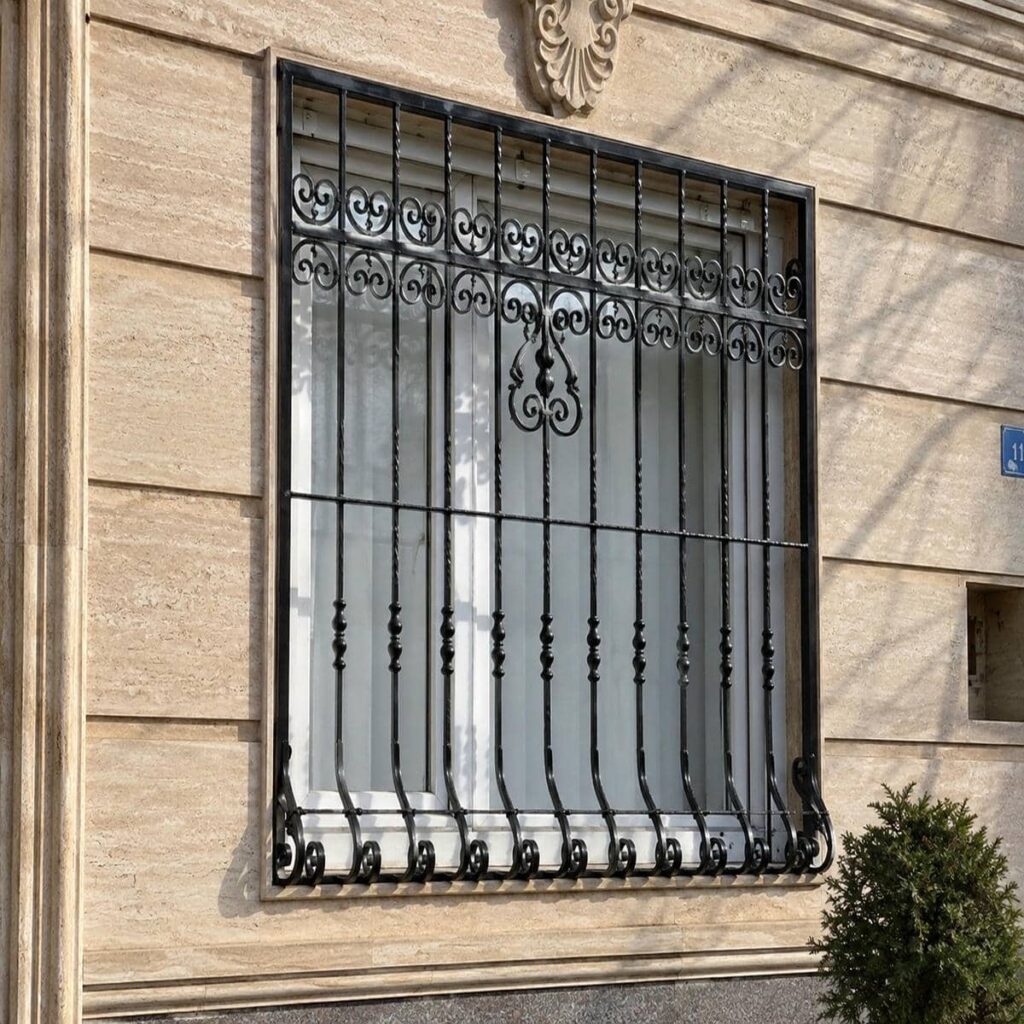 حفاظ پنجره جای گلدان دار با طرح قوسی در شیراز