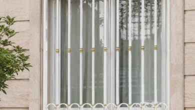 7 طرح حفاظ پنجره سفید طلایی نمای سنگ در شیراز
