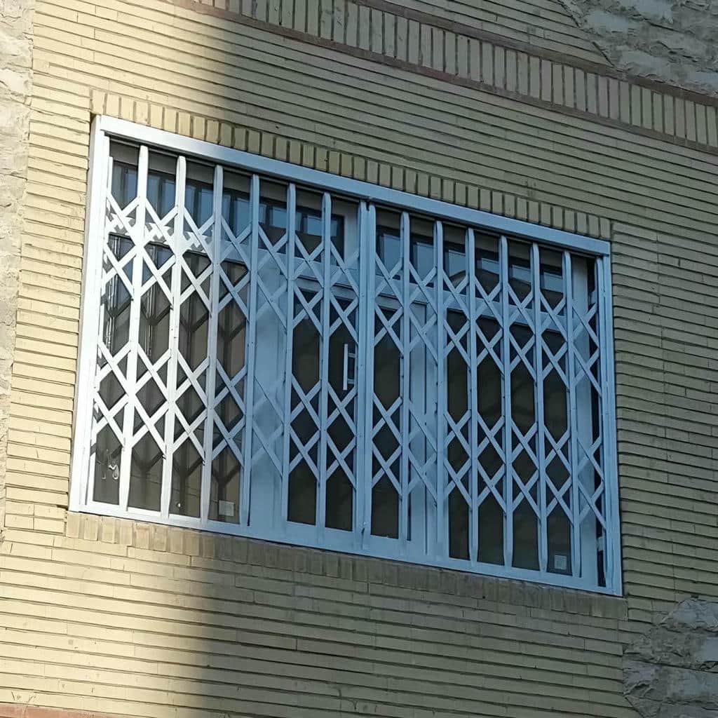 ساخت حفاظ پنجره ریلی بازشو چندبخشی متناسب با دهانه در شیراز