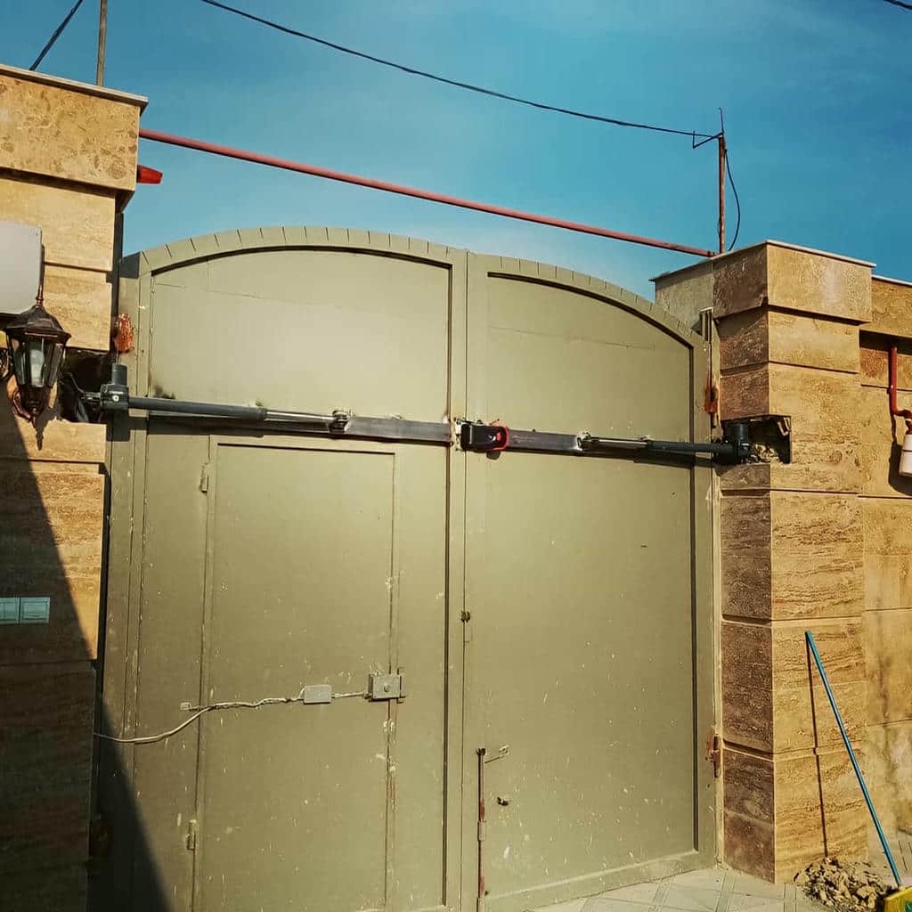 جک پارکینگی شیراز در محیط گرم و خشک