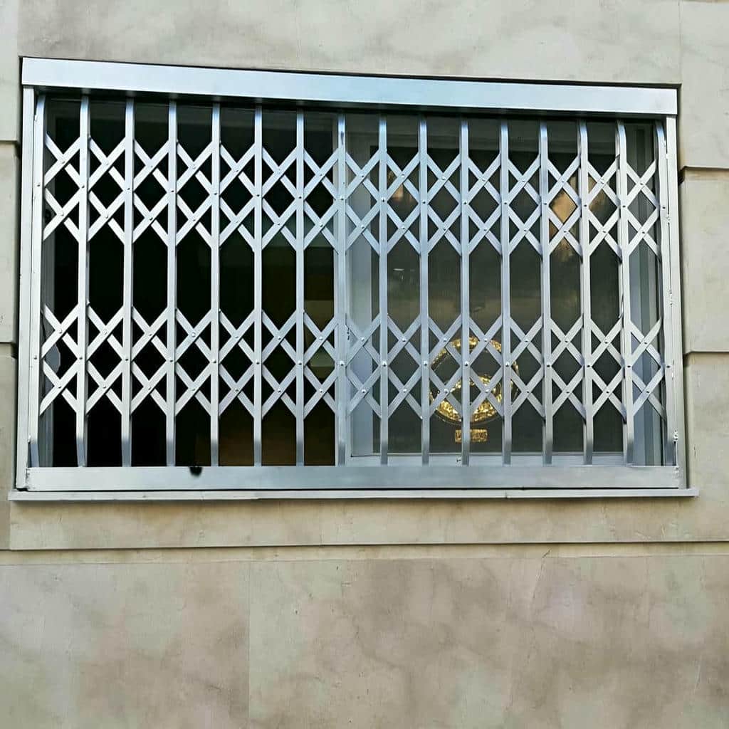 حفاظ ضربدری آکاردئونی با نمای نزدیک ریل