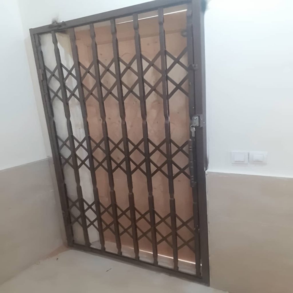 حفاظ لولایی درب با ساختار مناسب فضای بیرونی