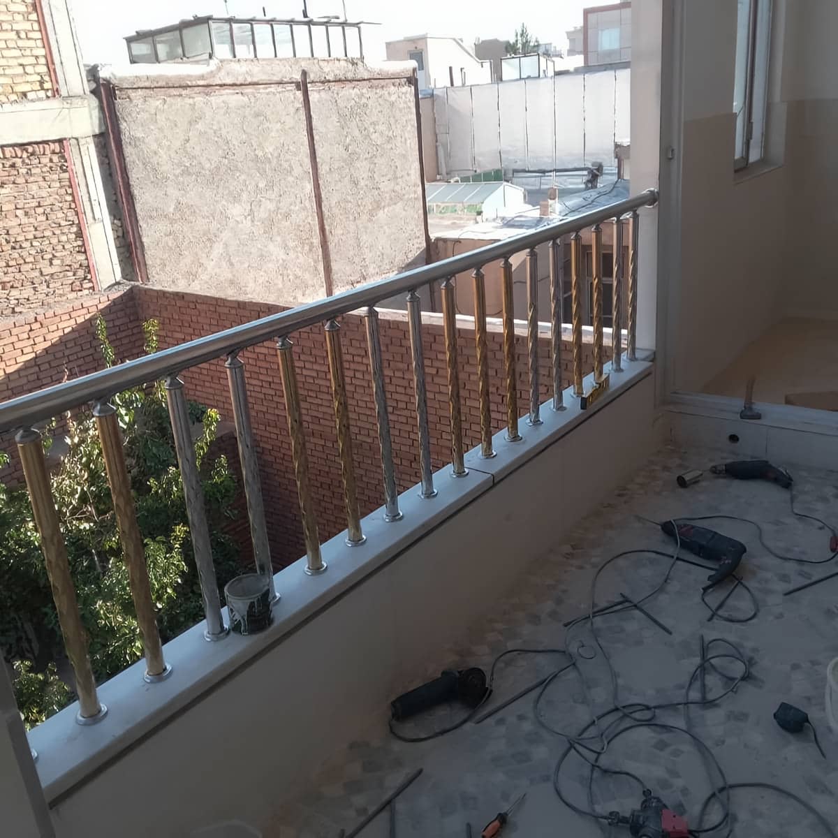 حفاظ پله شیراز با طراحی فلزی مدرن