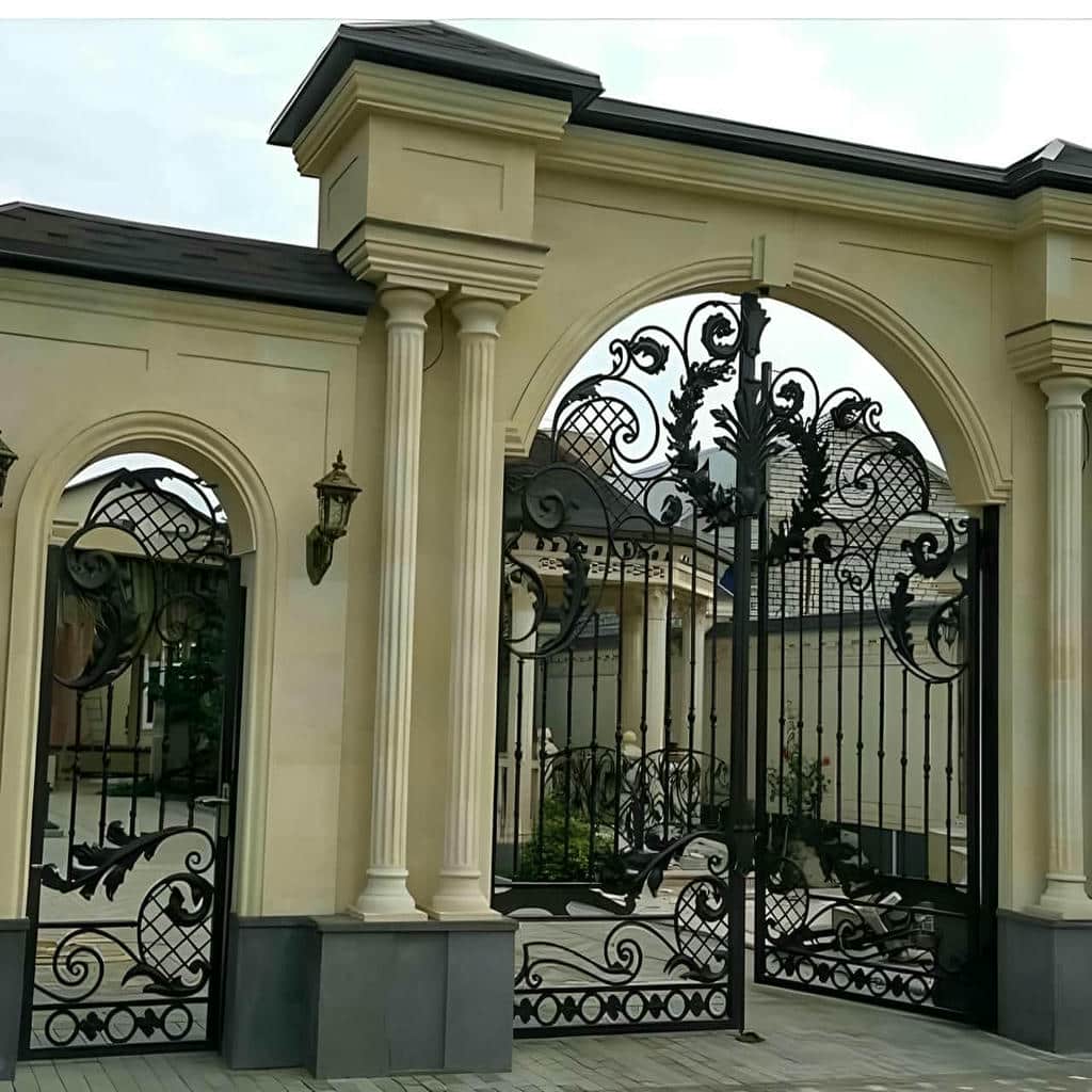 درب آهنی پارکینگ با طراحی ساده