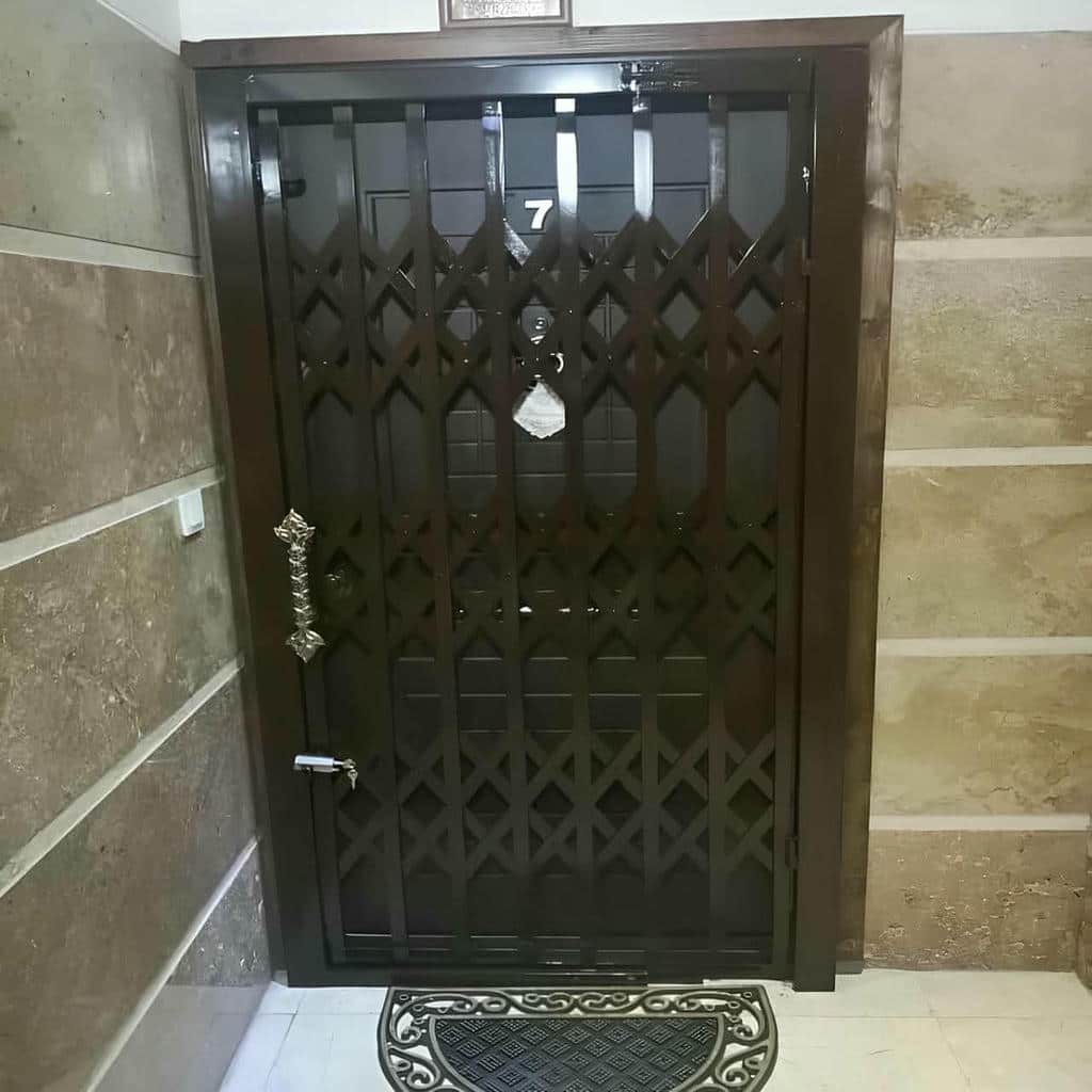 درب آکاردئونی شیراز با طراحی جمع شونده