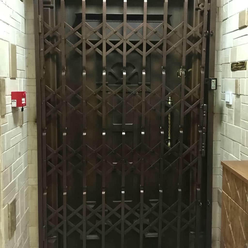 درب آکاردئونی شیراز نمای ورودی