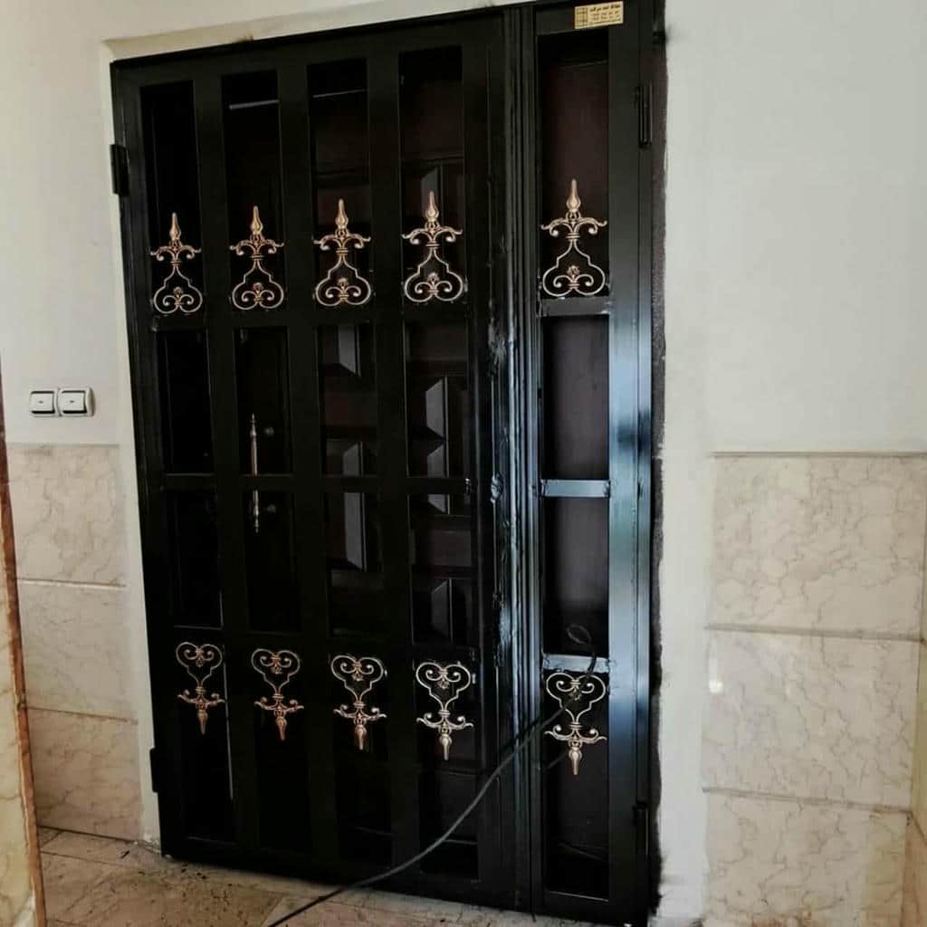 درب آکاردئونی ضد رطوبت برای نمای ساختمان