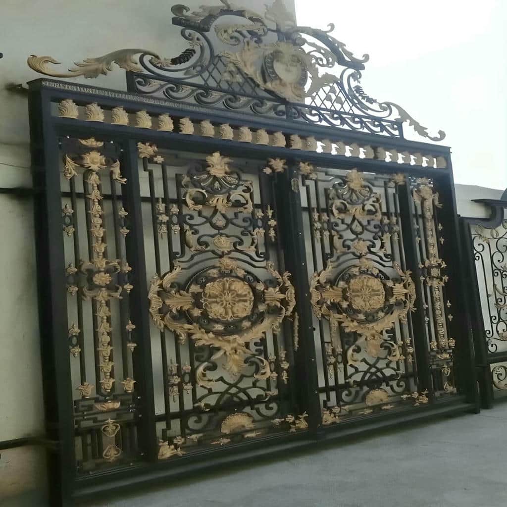 درب لاکچری حیاط شیراز طراحی کلاسیک