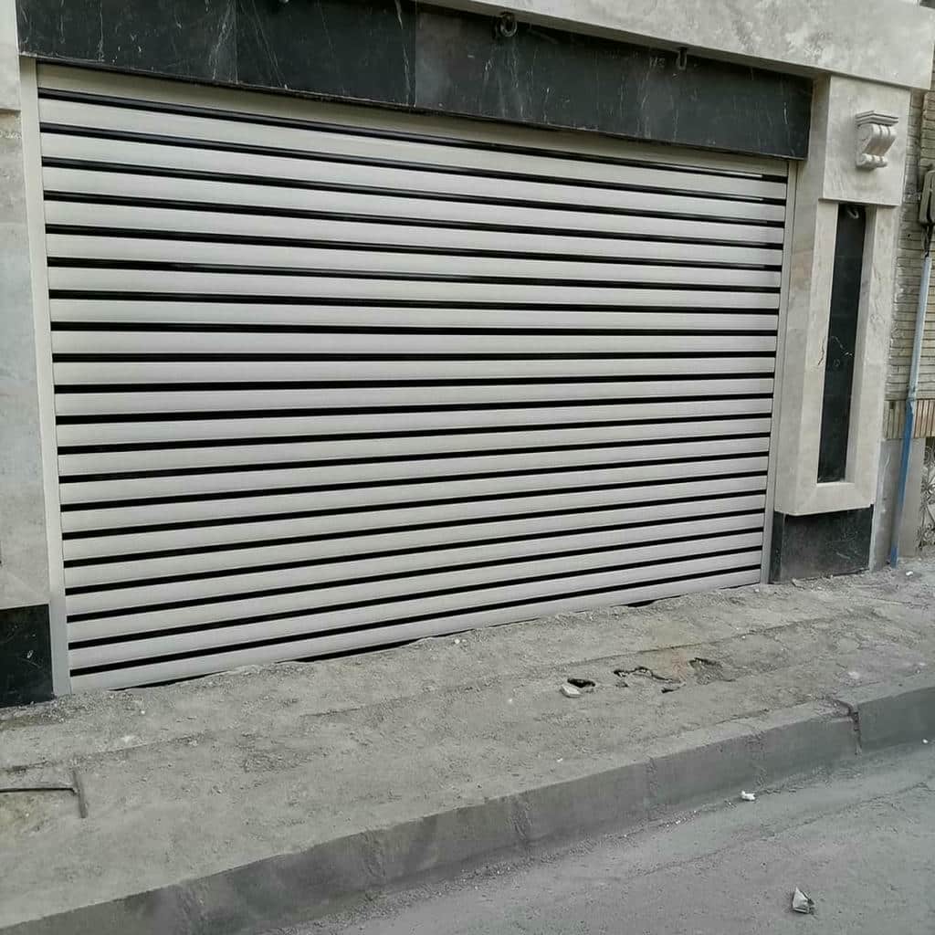 درب کرکره ای پارکینگ با نمای مدرن