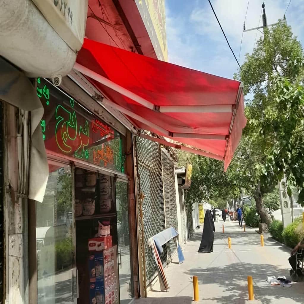 سایبان تاشو مناسب حیاط ساختمان