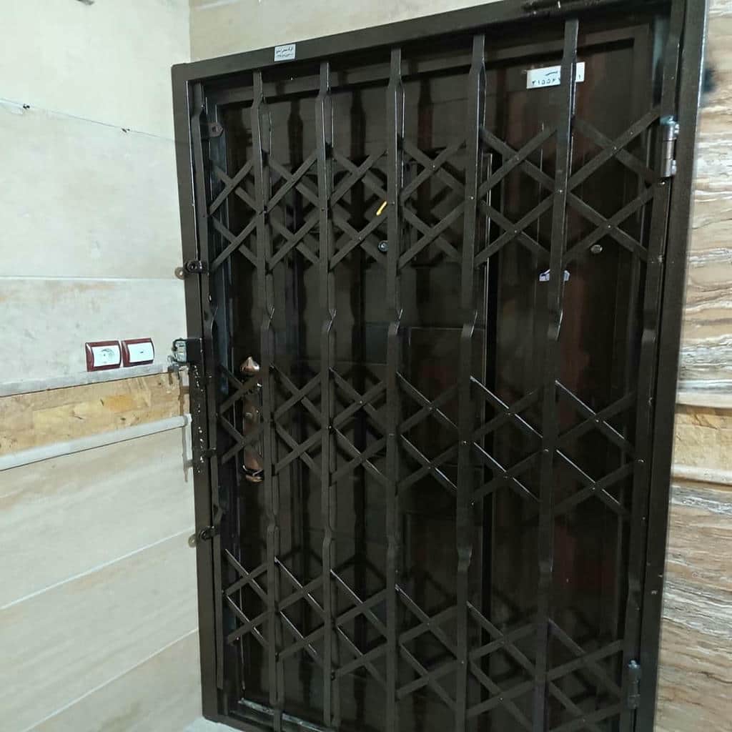 محافظ درب آپارتمان آماده بسته بندی محافظ درب آپارتمان آماده بسته بندی