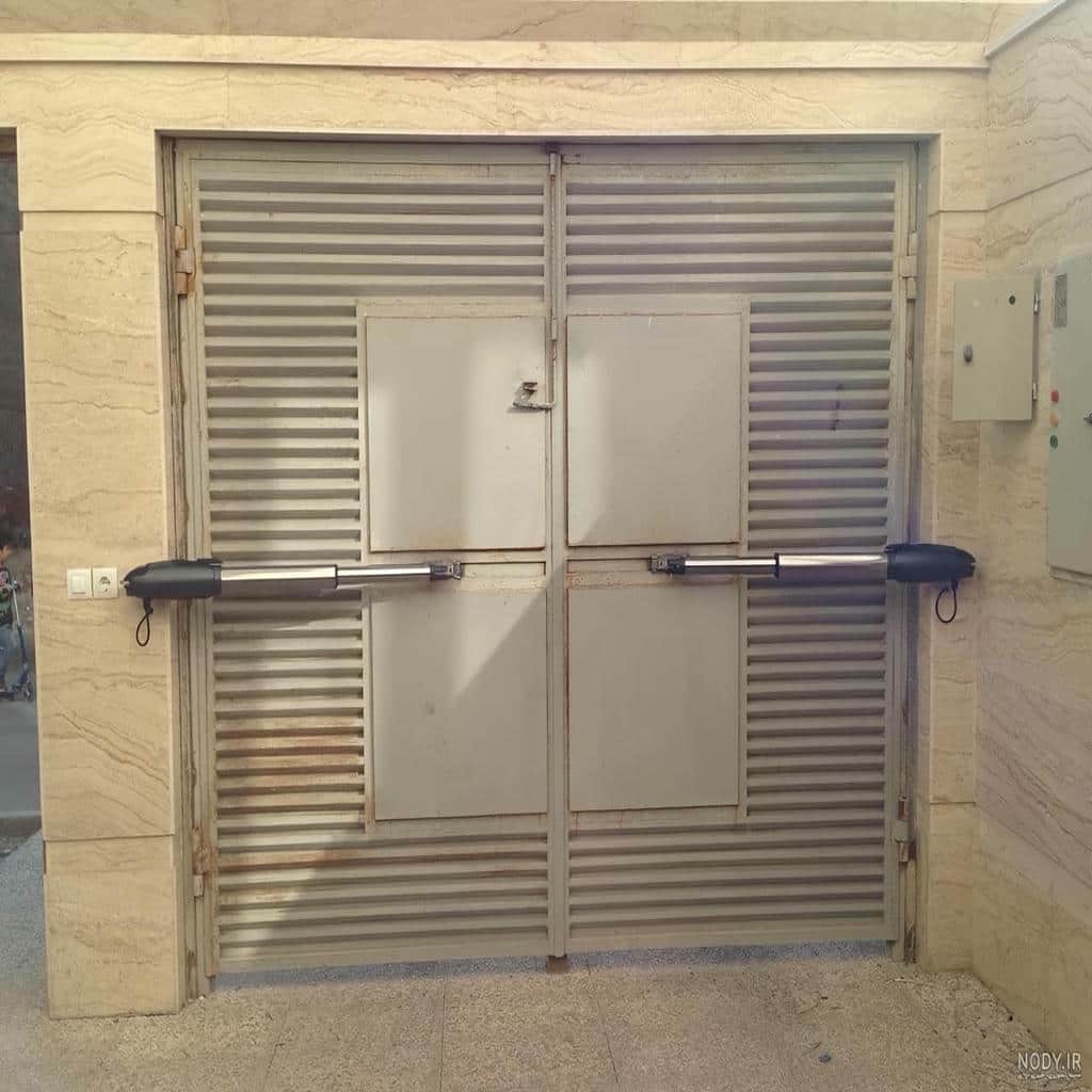 موتور درب پارکینگ ایرانی روی ورودی دو لنگه