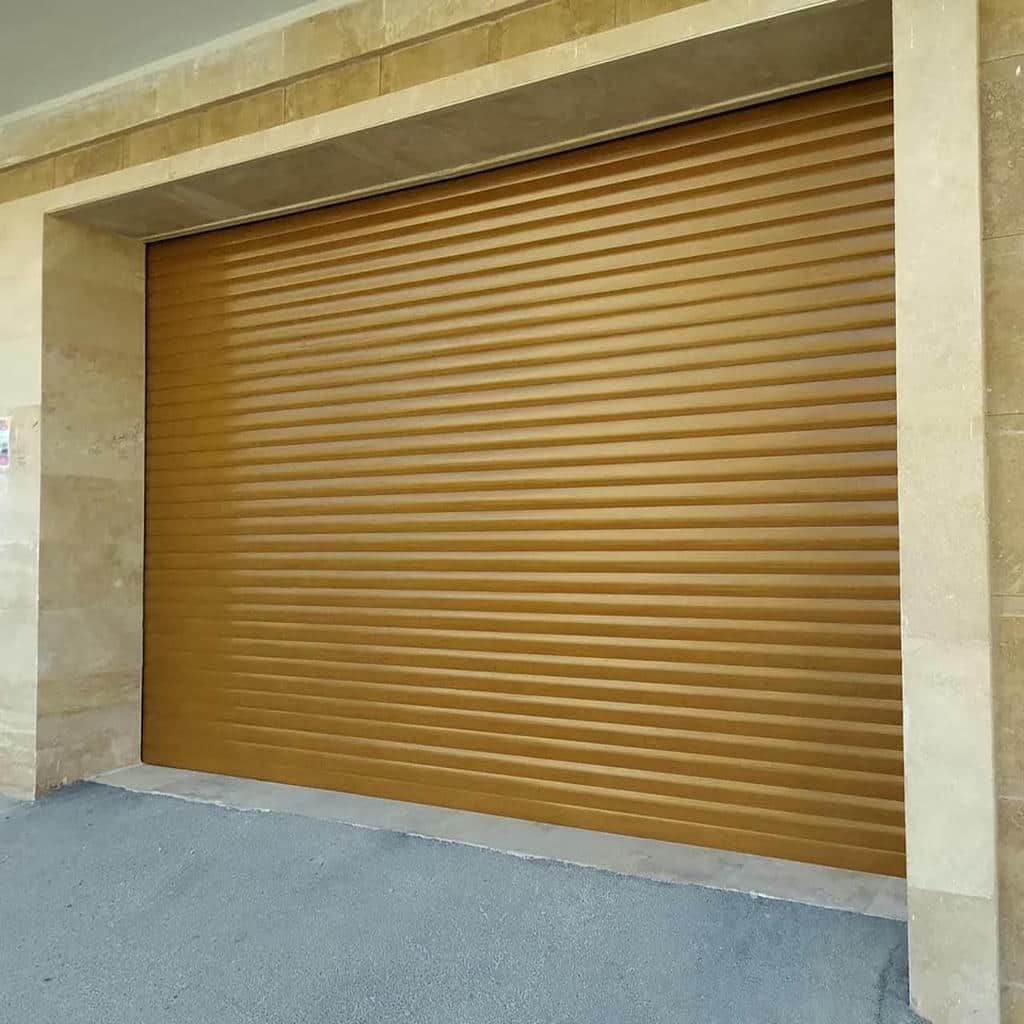 کرکره ریموت دار روی ورودی پارکینگ مسکونی کرکره ریموت دار روی ورودی پارکینگ مسکونی