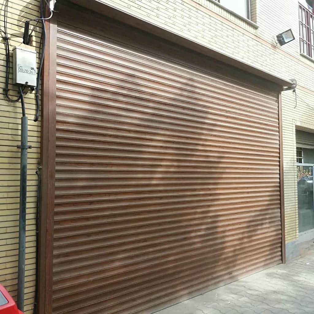 کرکره پارکینگ شیراز در فضای ورودی مجتمع