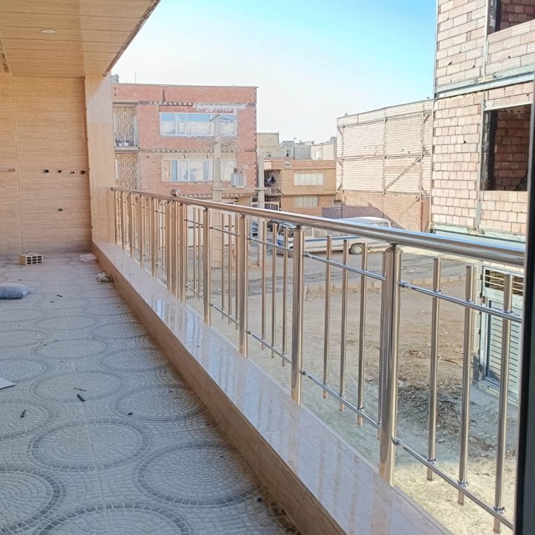 نرده کلاسیک بالکن شیراز با طرح فلزی کلاسیک
